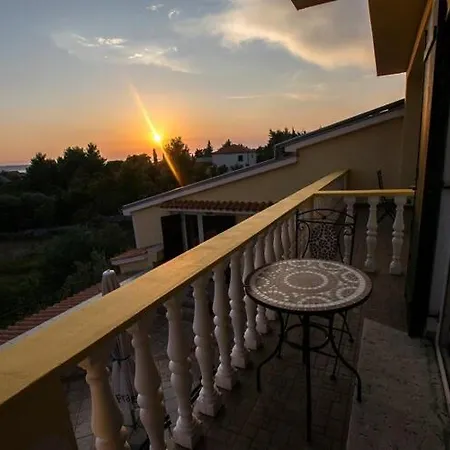 Grande Vista In With A Large Terrace *