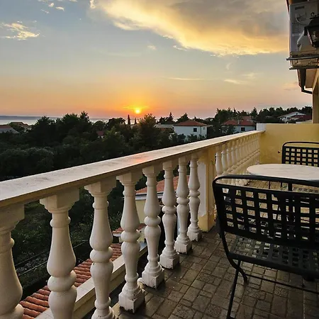 Grande Vista In With A Large Terrace Apartment Starigrad Paklenica