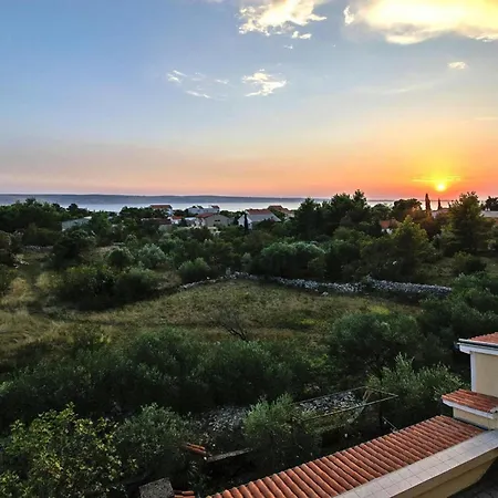 Grande Vista In With A Large Terrace *