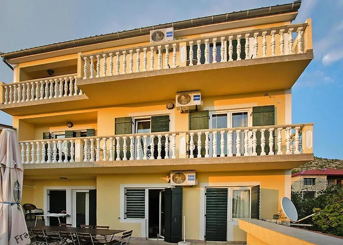 Grande Vista In With A Large Terrace Starigrad Paklenica