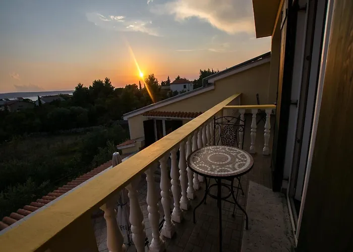 Grande Vista In With A Large Terrace Apartment